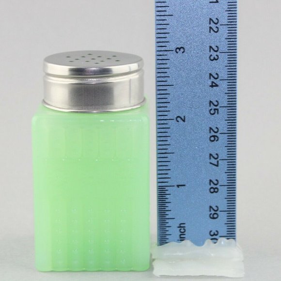 Jadeite Glass Collection Salt & Pepper Shaker Set - Picture 10 of 10
